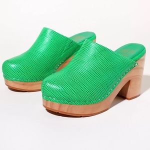 Charlotte Stone Marlo Clogs, size 6